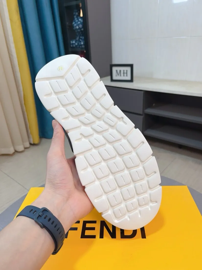 Men's shoes 💰400🌹🌹[FENDI] Fendi's classic and comfortable men's shoes, this complex sneaker is made of soft calfskin➕genuine leather lining➕original ultra-light rubber material with rough outsole. This unique light style is suitable for the casual and refined sensibility of this season. It is comfortable and natural on the feet. It is an everyday style for casual travel in autumn and winter! 38/44